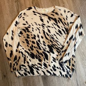 Distressed sweater in animal print, size L